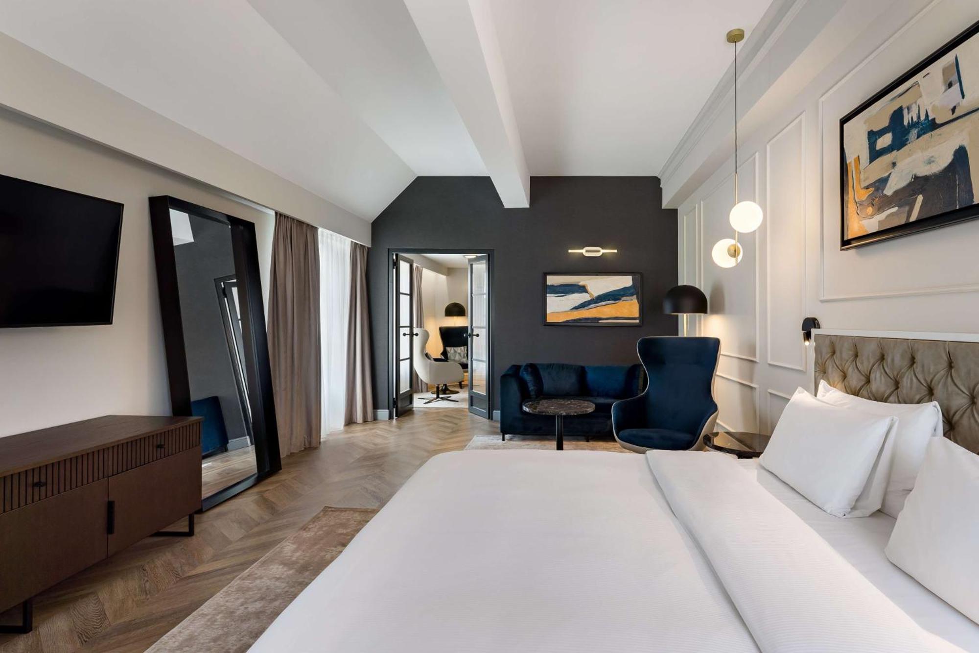 Apartament typu Junior Suite z balkonem i widokiem na Stare Miasto